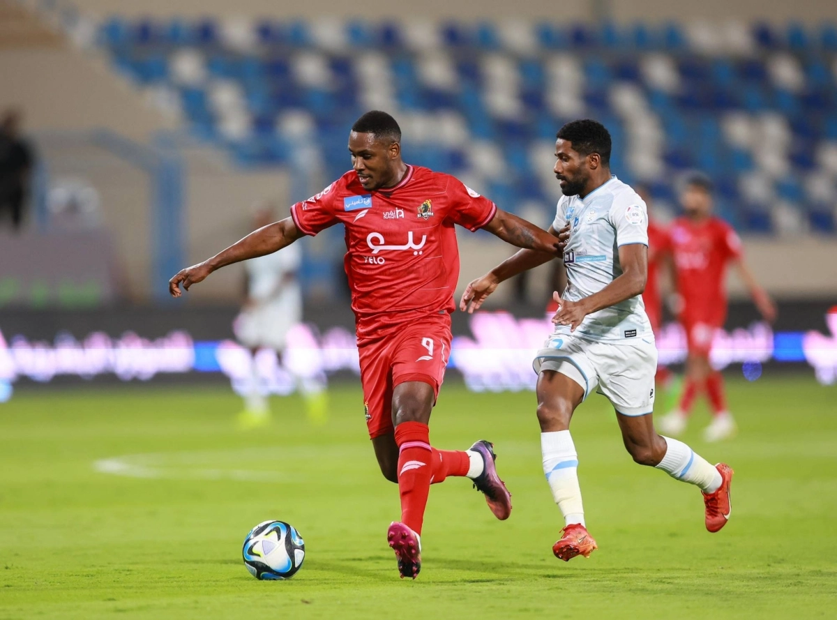 


جانب من مواجهة الوحدة والأخدود 