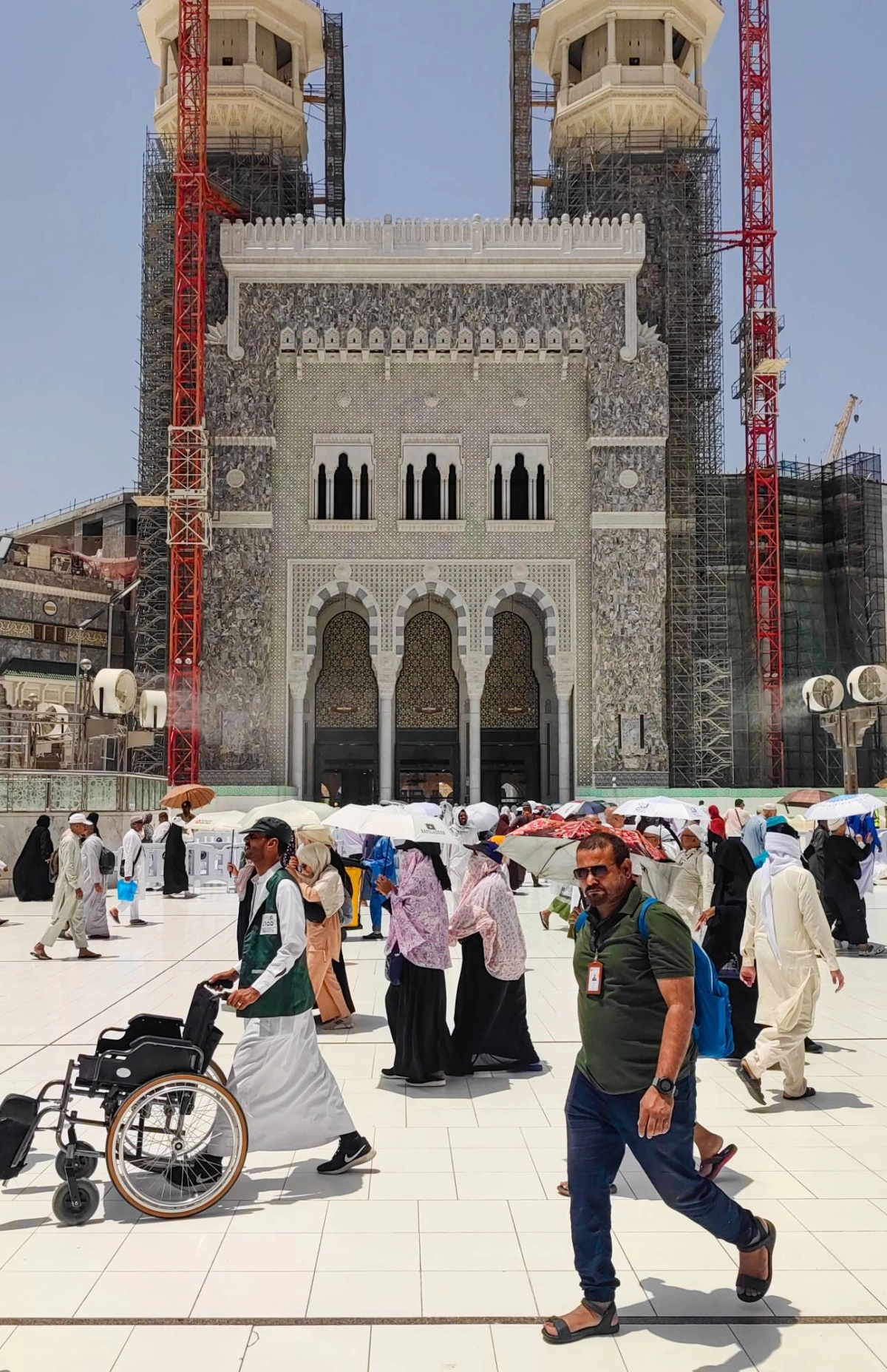 (أنس الحارثي)