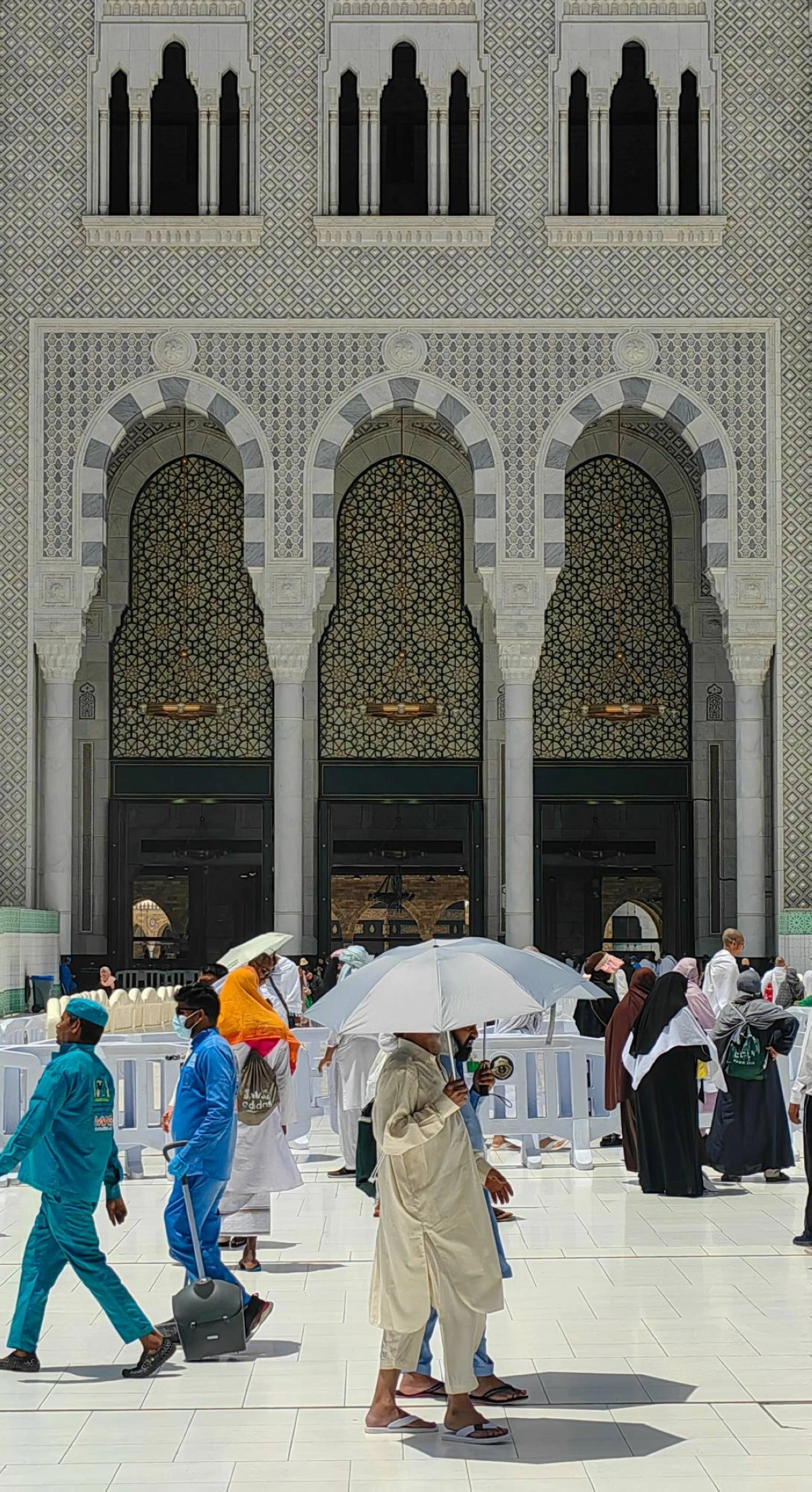 (أنس الحارثي)