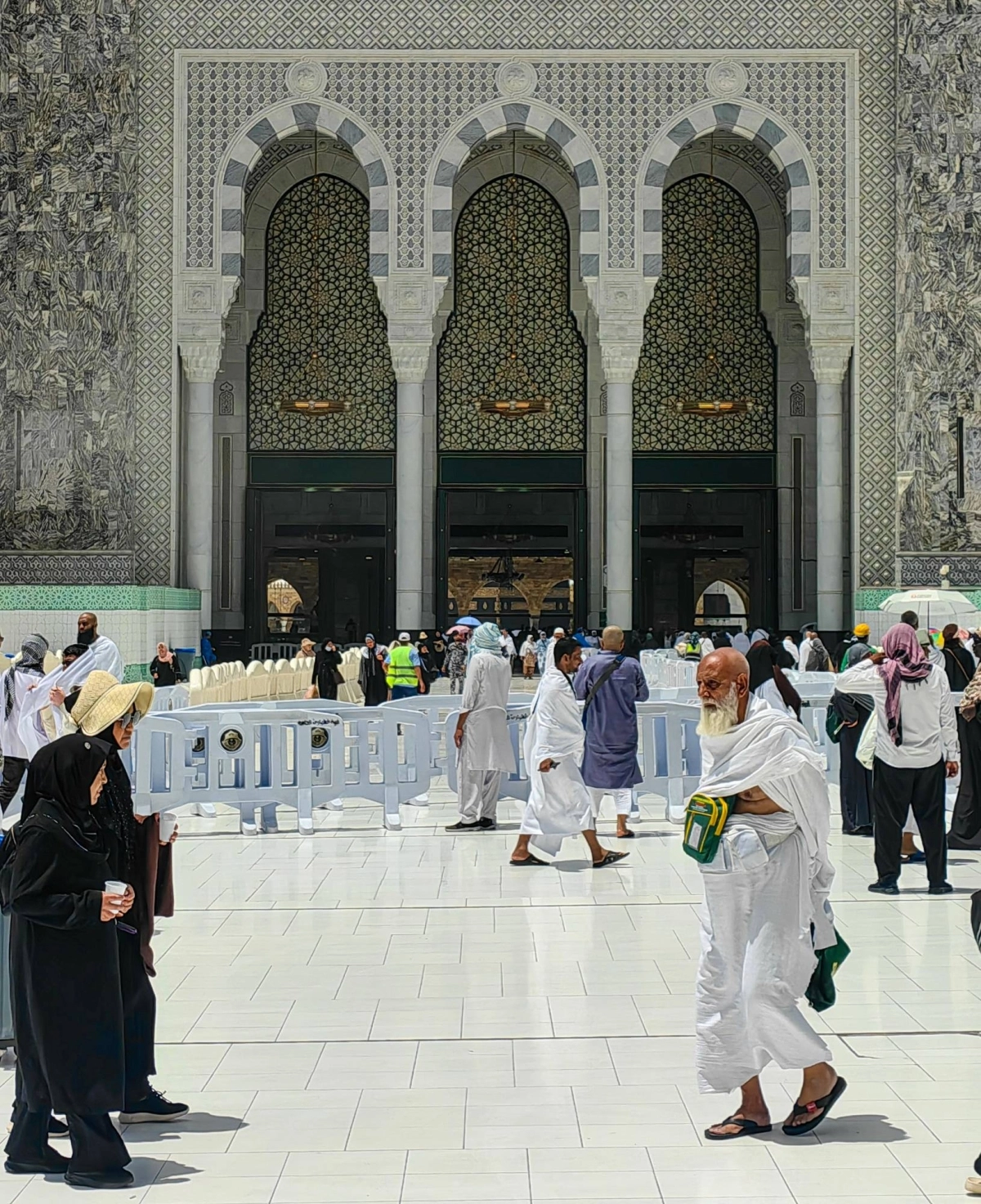 (أنس الحارثي)