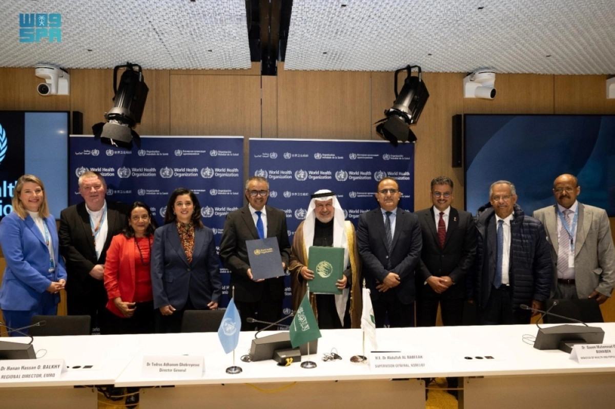 لقطة تذكارية عقب توقيع مركز الملك سلمان على الاتفاقات الثلاث (واس)