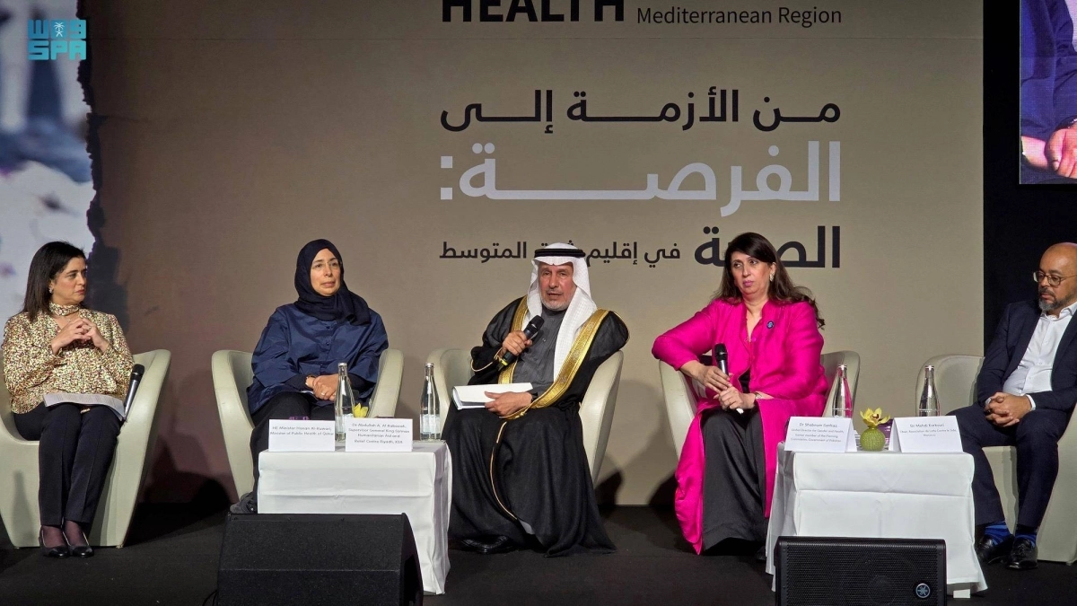 


عبدالله الربيعة متحدثا أثناء مشاركته بالجلسة                           (مكة) 