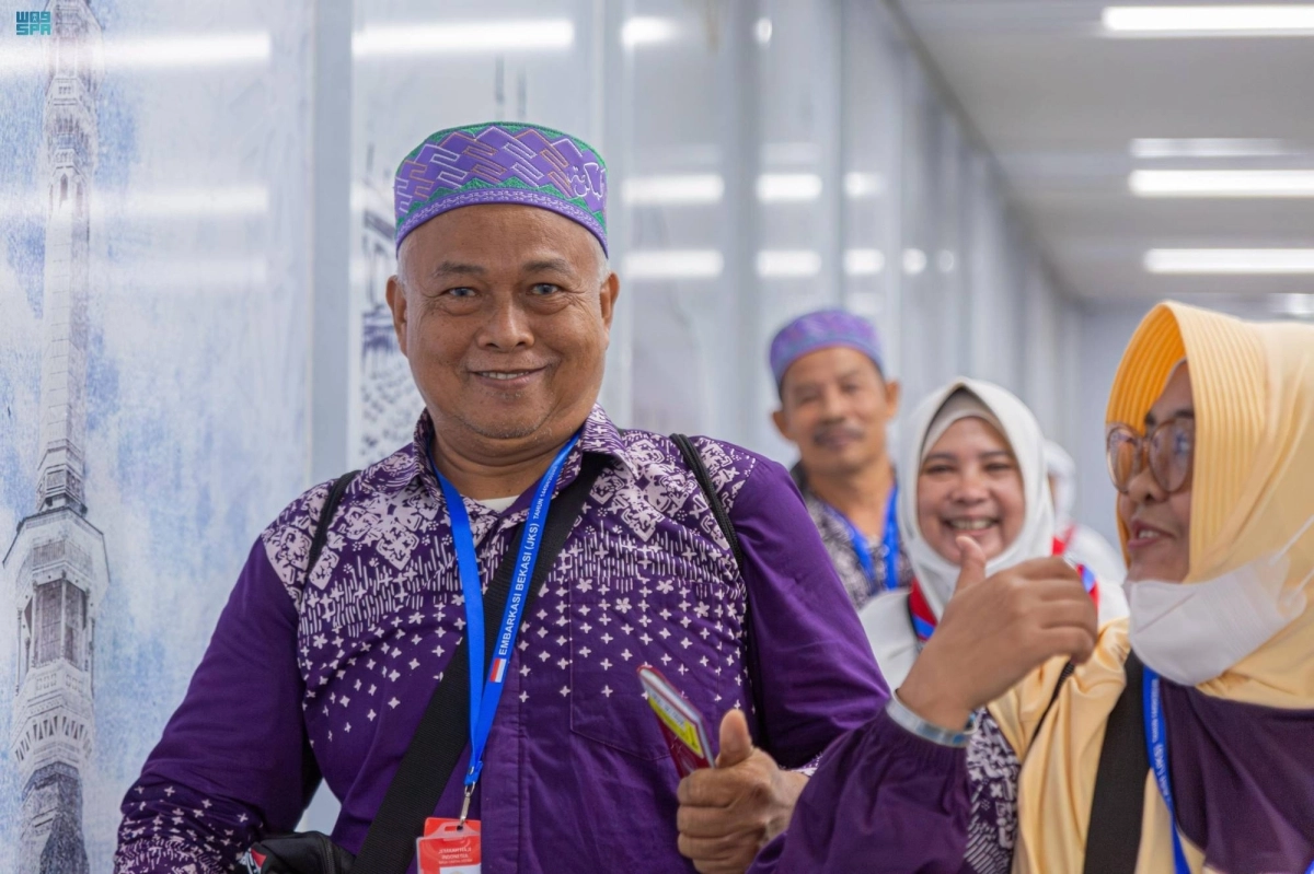 سعادة غامرة بعد استكمال الإجراءات