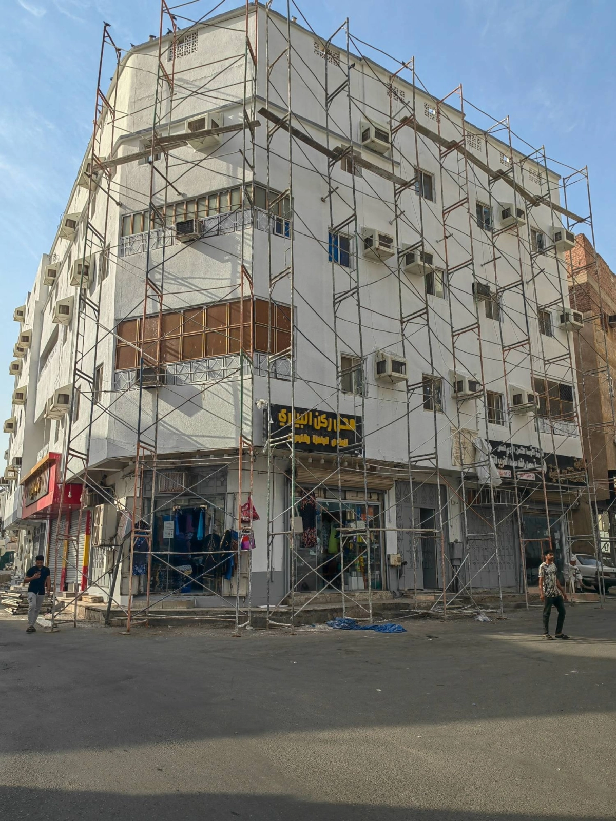 (أنس الحارثي)