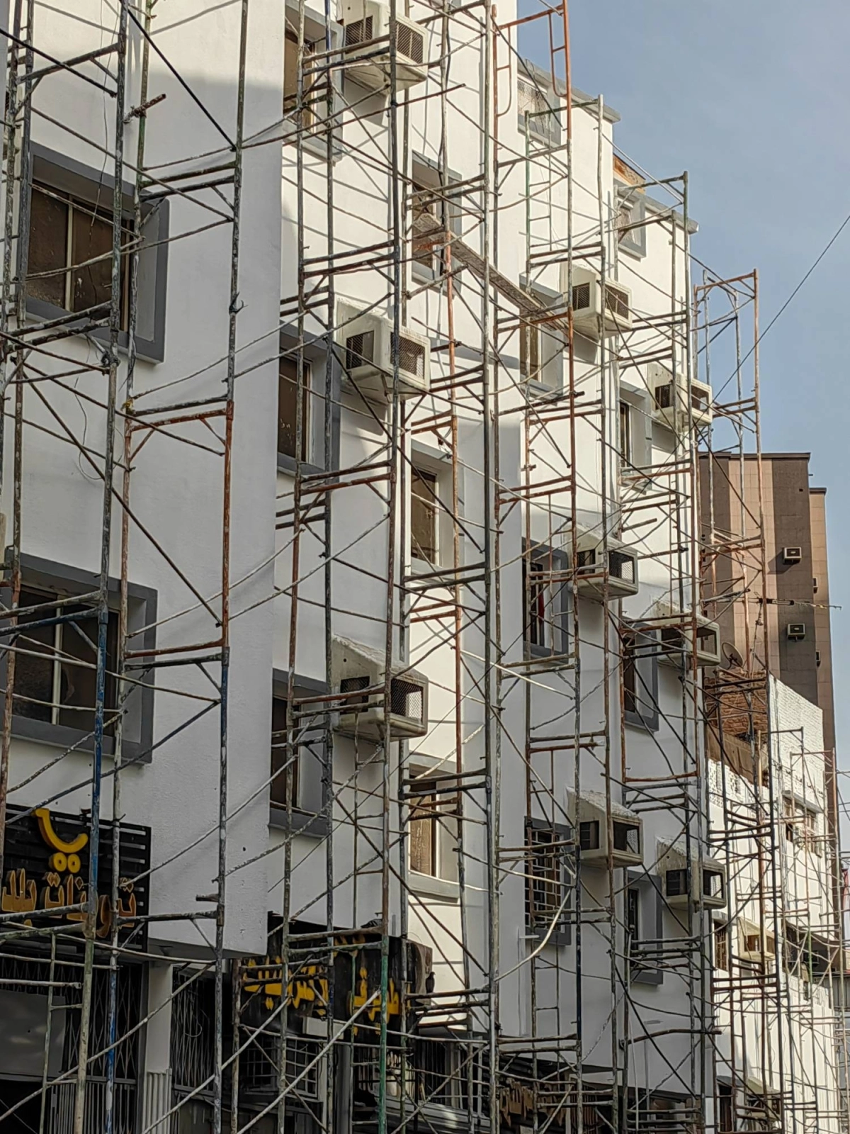 (أنس الحارثي)