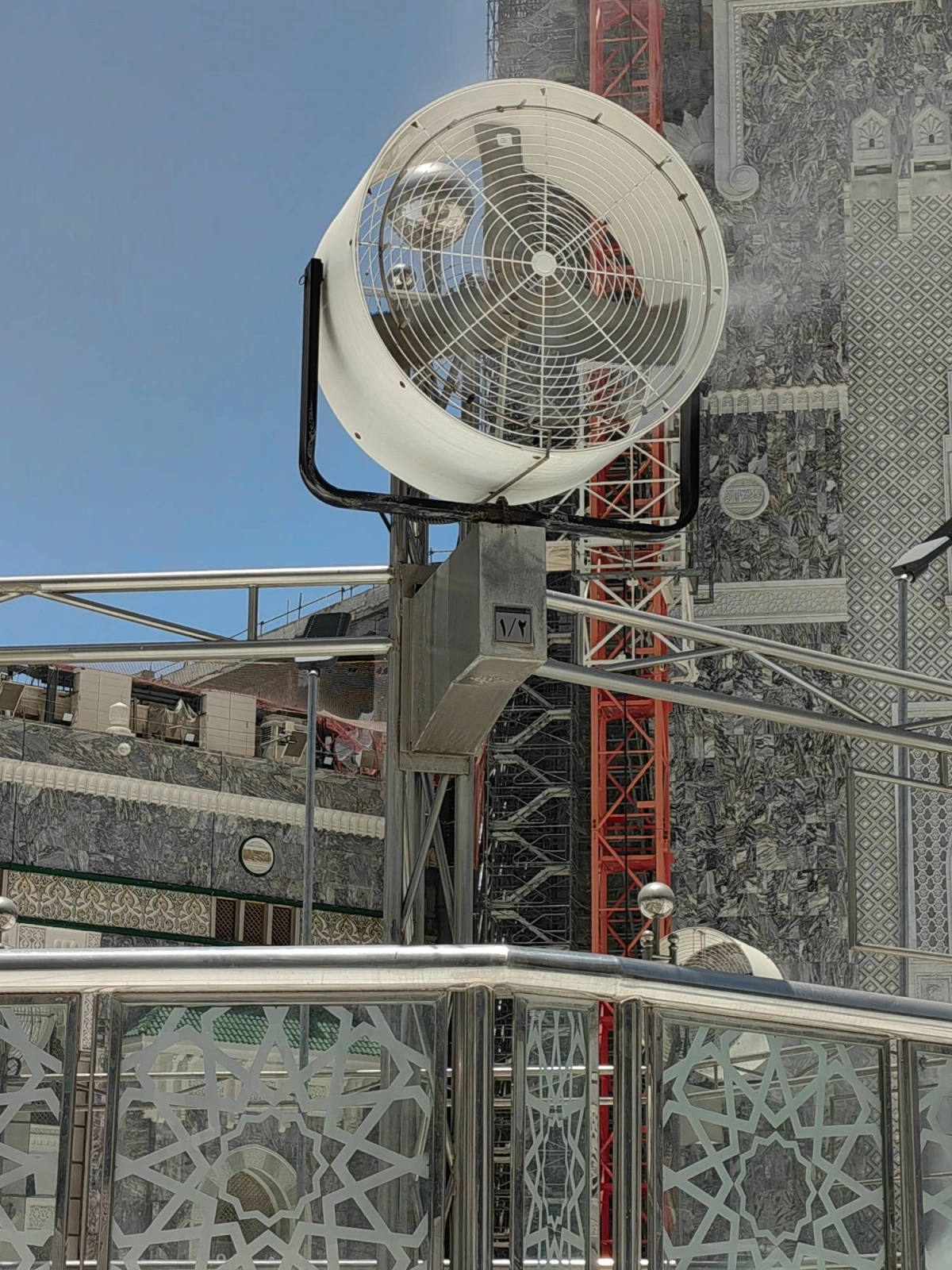 (أنس الحارثي)