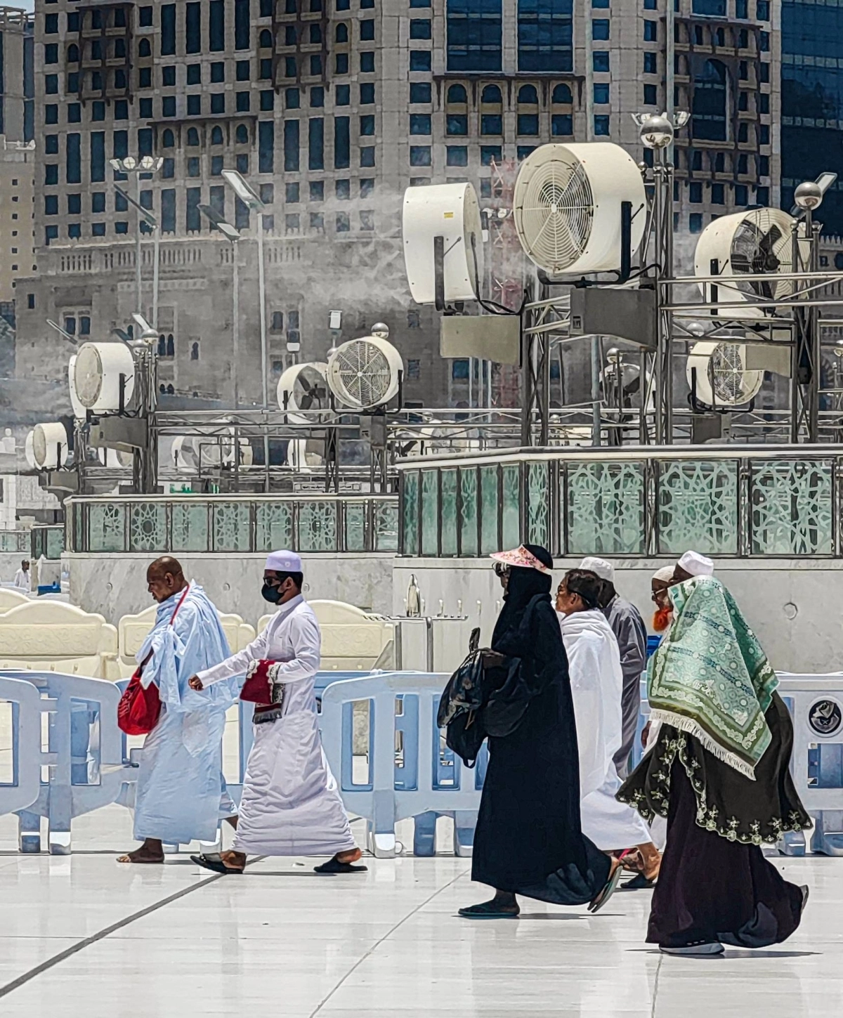 (أنس الحارثي)