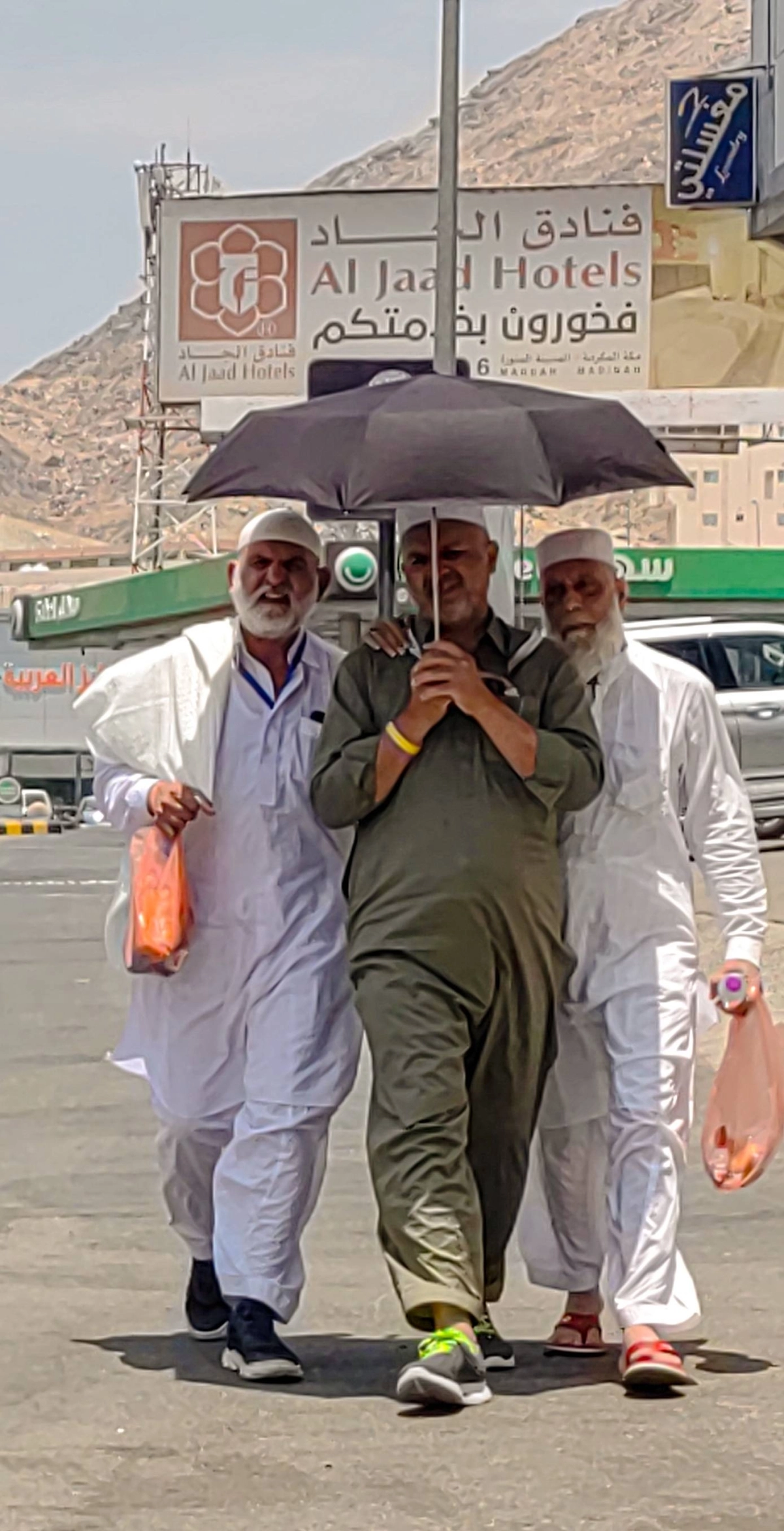 (أنس الحارثي)