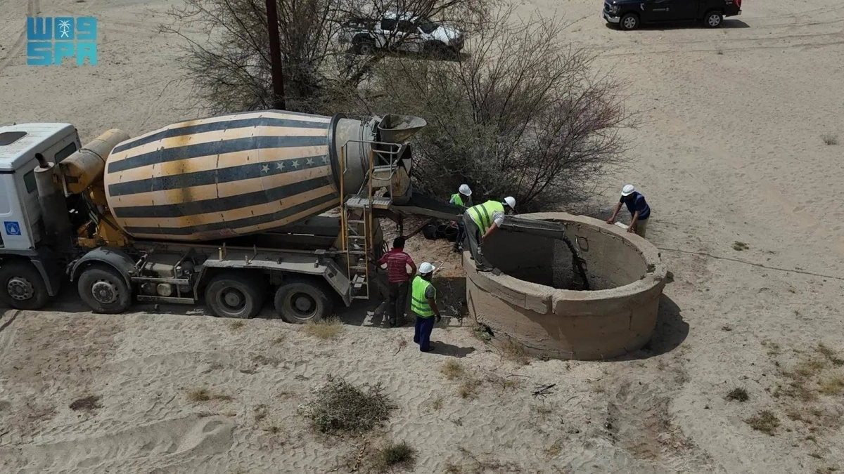 


من أعمال تحصين وردم الآبار                  (مكة) 