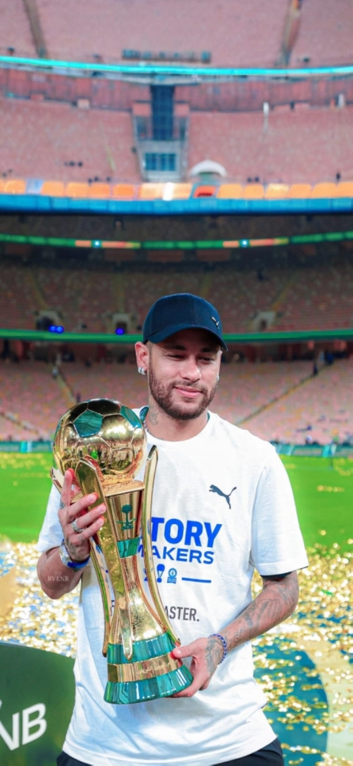 نيمار مع كأس الملك