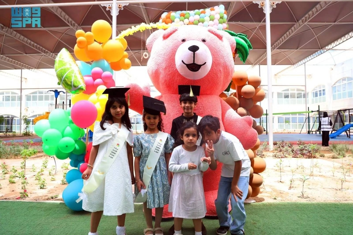 


أطفال خلال الحفل                         (مكة) 