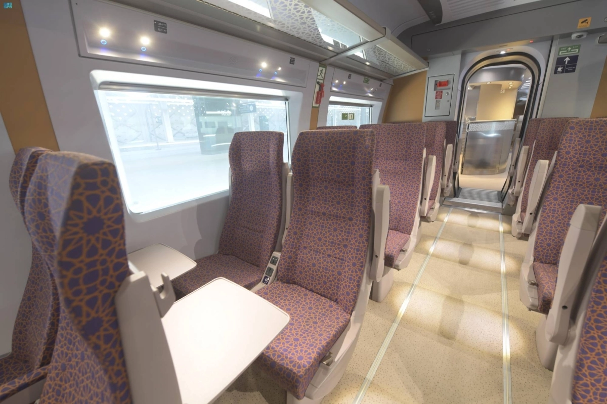 


مقاعد مهيأة لركاب القطار 