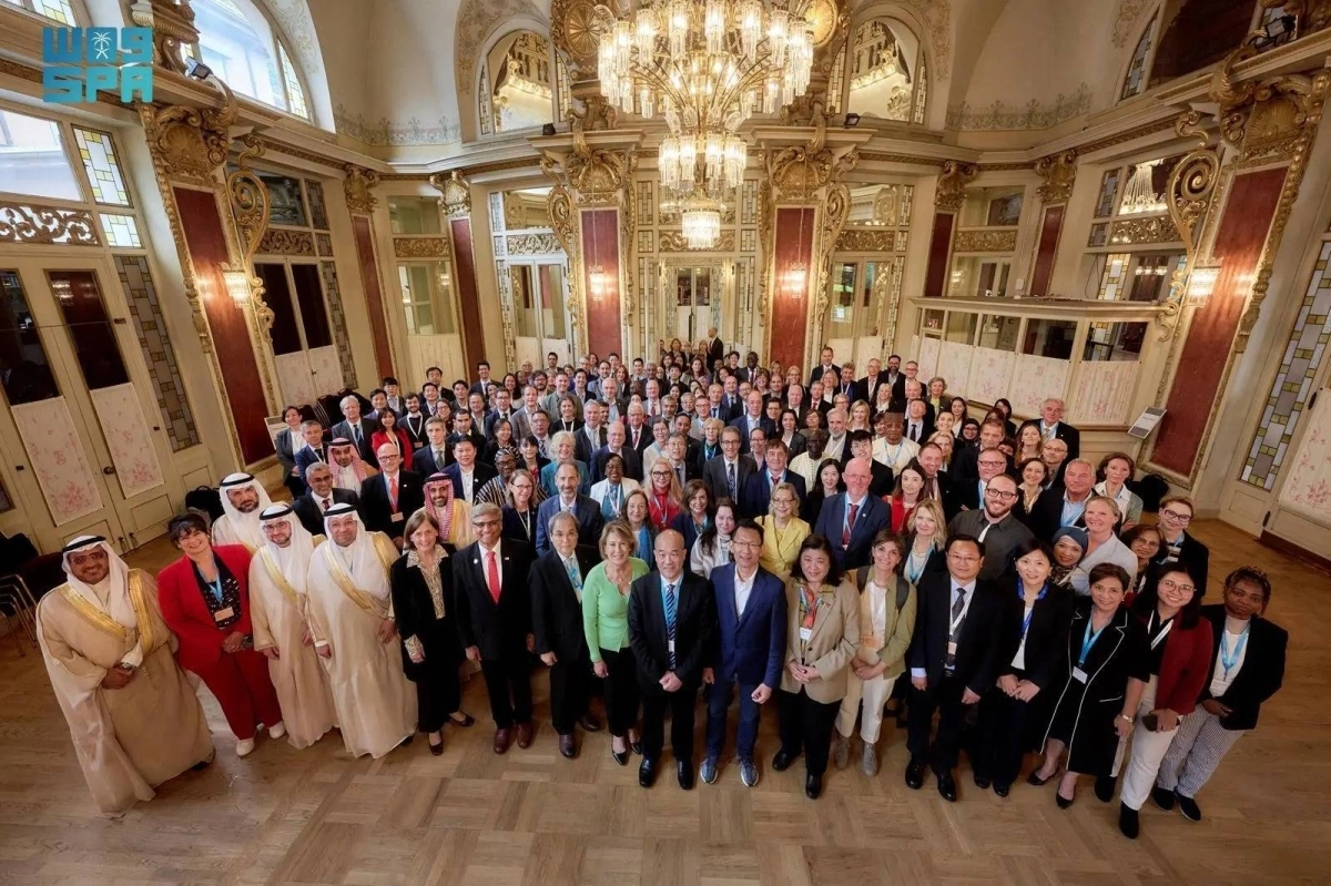 


صورة جماعية لمجلس البحوث                    (مكة) 