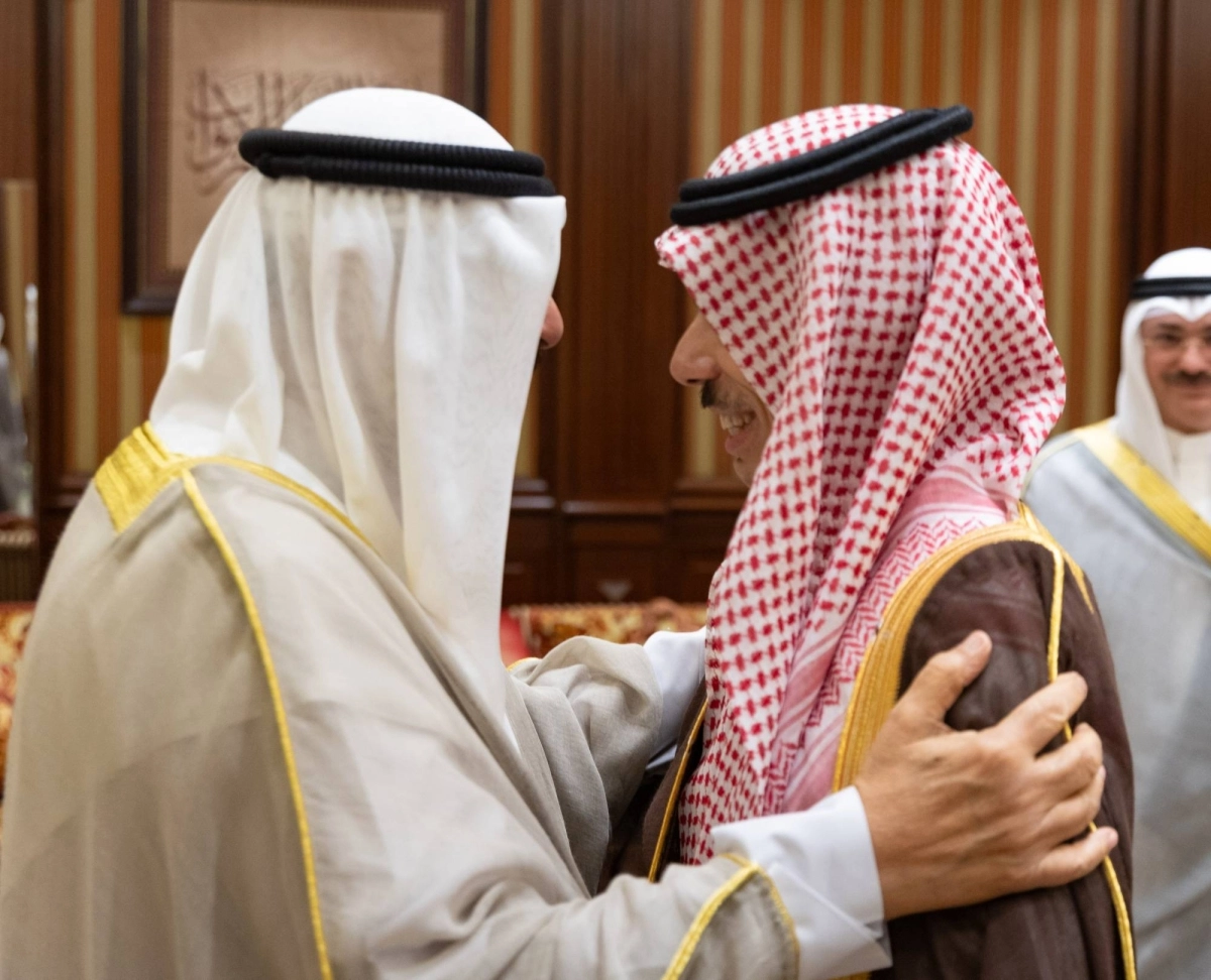 أمير الكويت مرحبا بوزير خارجية المملكة (واس)