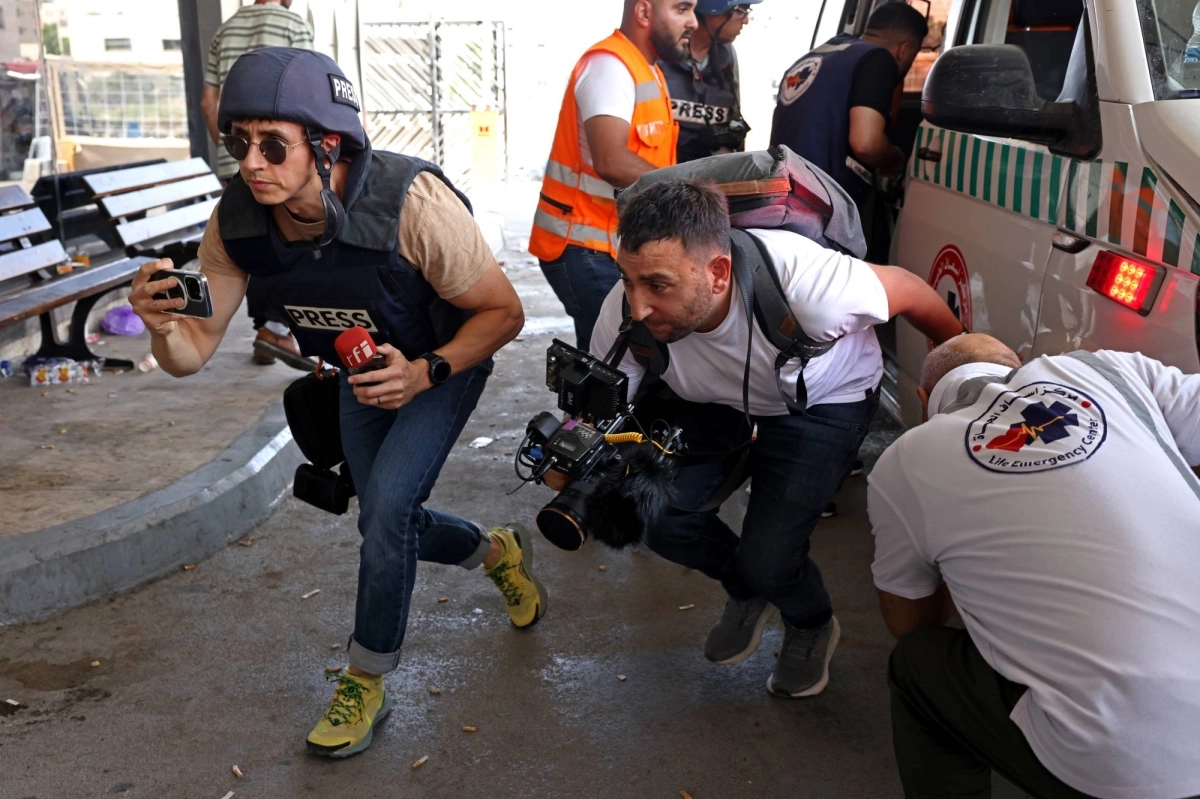 


ملاحقة مستمرة للصحفيين في فلسطين                               (مكة) 