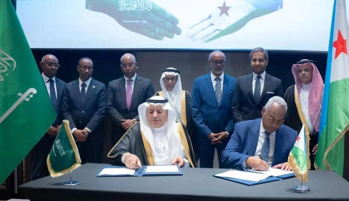 


أثناء توقيع العقد 