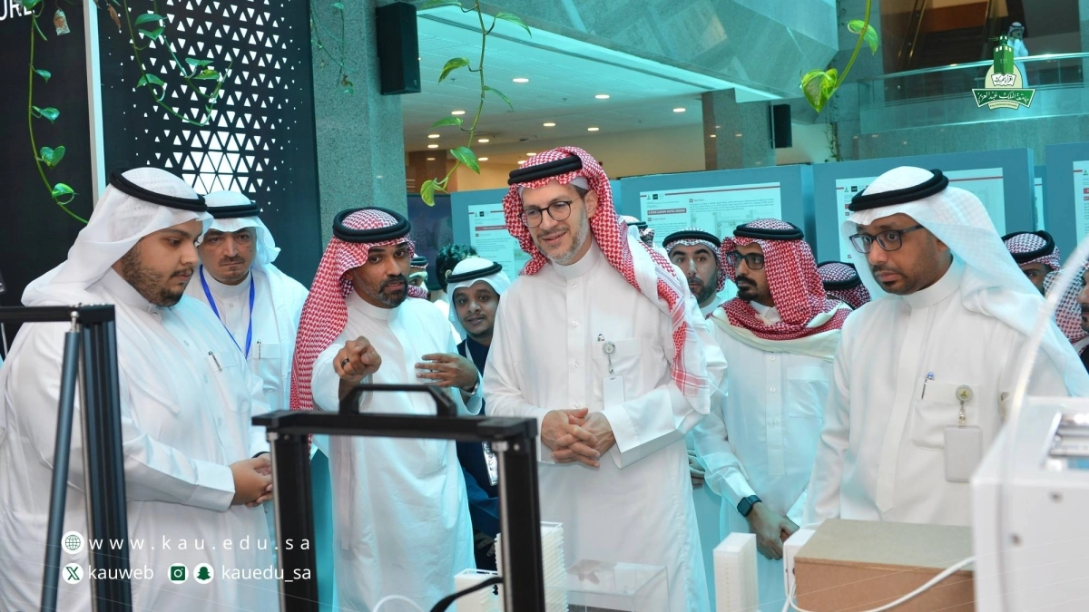 


من تدشين فعاليات معرض العمارة                   (مكة) 