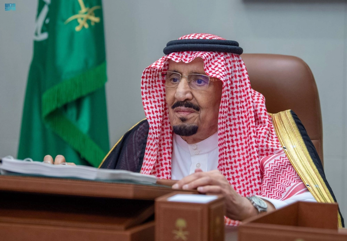 


خادم الحرمين لدى ترؤسه جلسة مجلس الوزراء عبر الاتصال المرئي أمس                                                   (واس) 