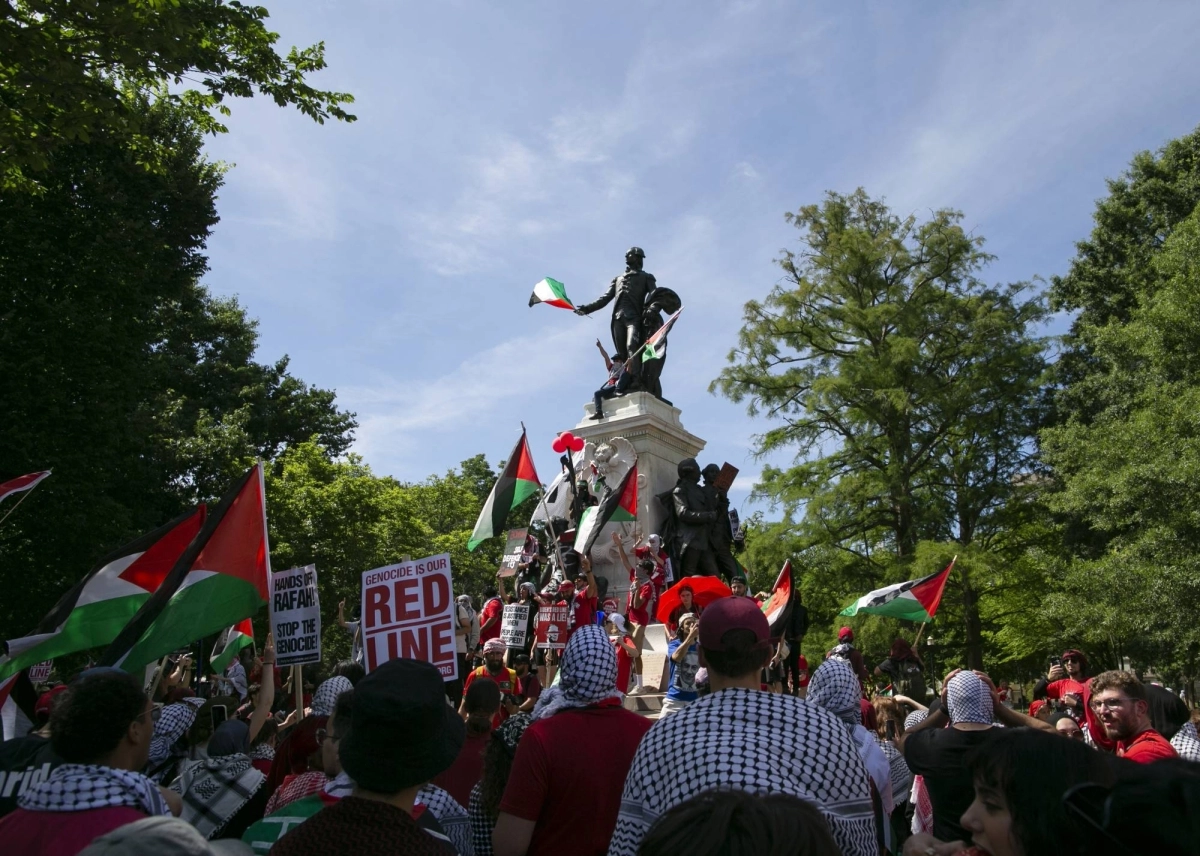 


أمريكيون يحتجون على سياسة بايدن في غزة                                               (د ب أ) 