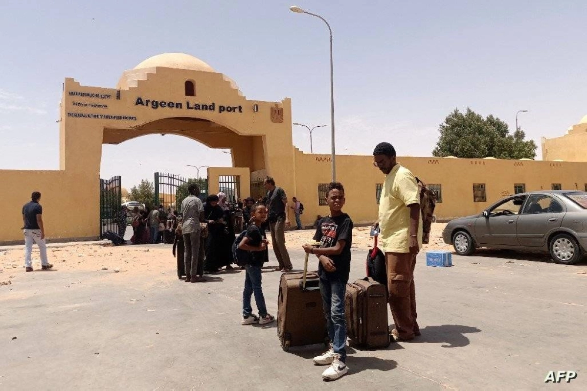 سودانيون على الحدود مع مصر (مكة)