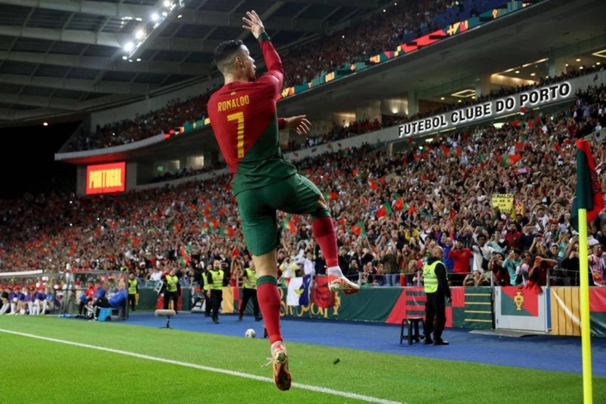 


رونالدو بعد تسجيله هدفا 