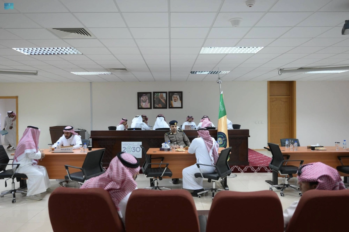 


من اجتماع لجان معالجة أوضاع دور الإيواء                                 (مكة) 