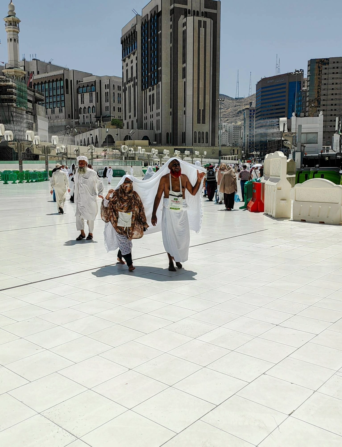 (أنس الحارثي)