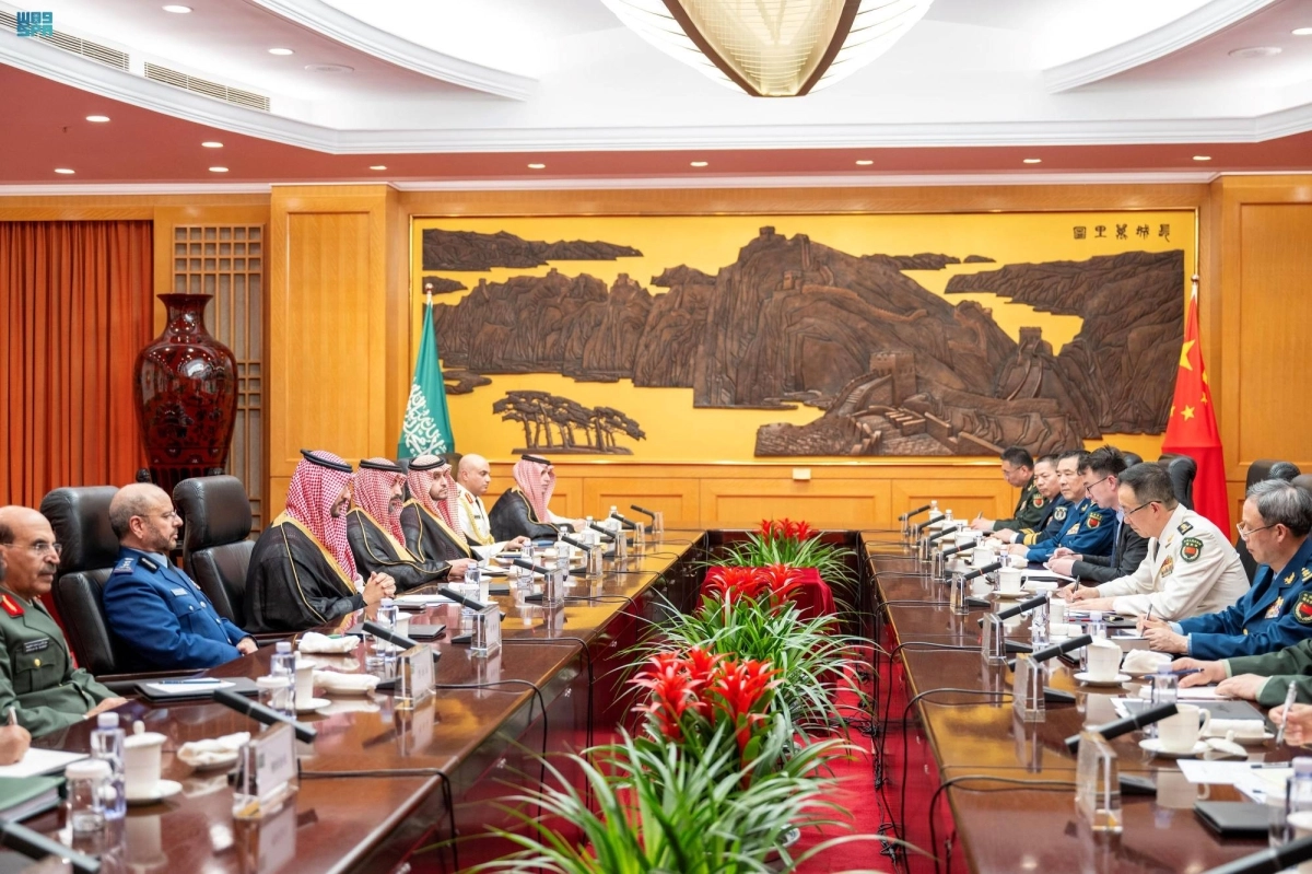 


خالد بن سلمان خلال جلسة المباحثات                                               (مكة) 