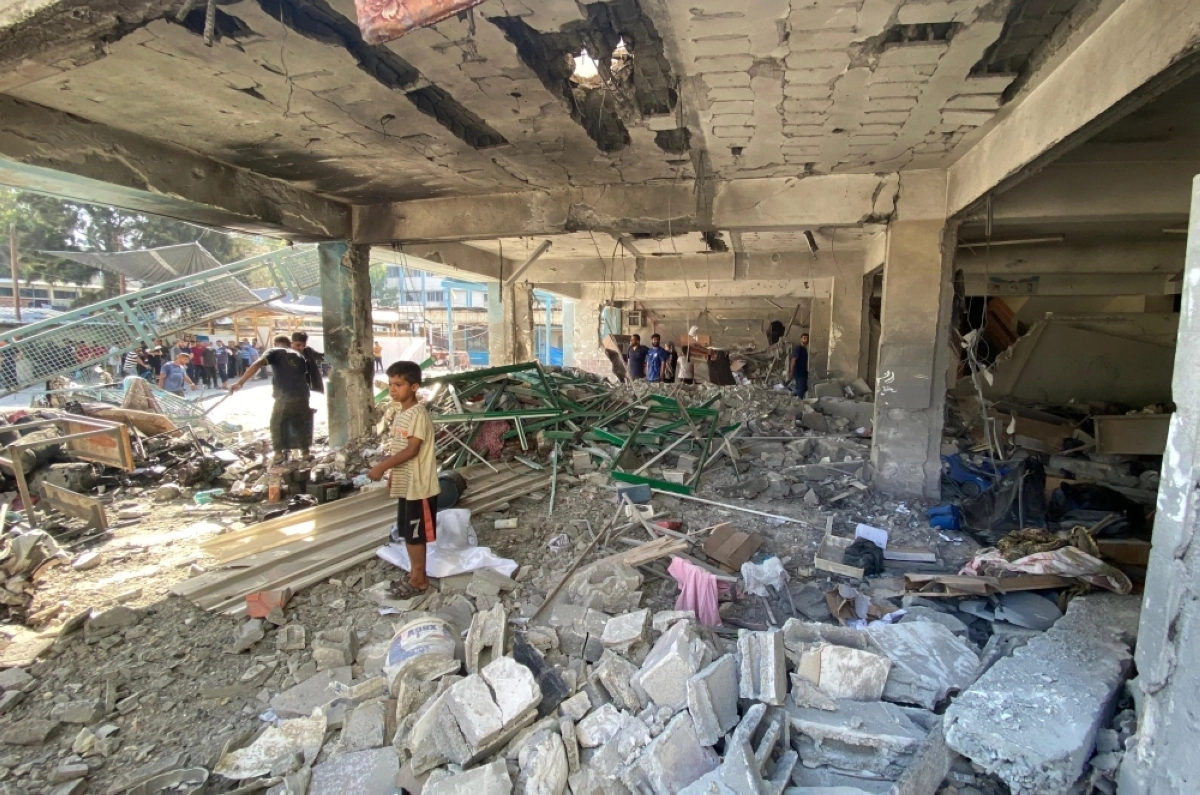 البحث عن شهداء تحت الأنقاض في غزة