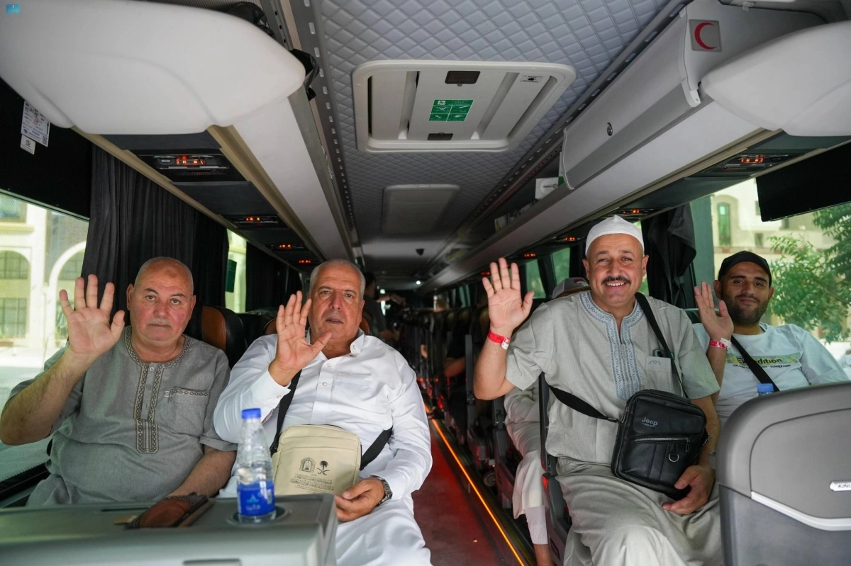 من مغادرة ضيوف البرنامج                  (مكة)