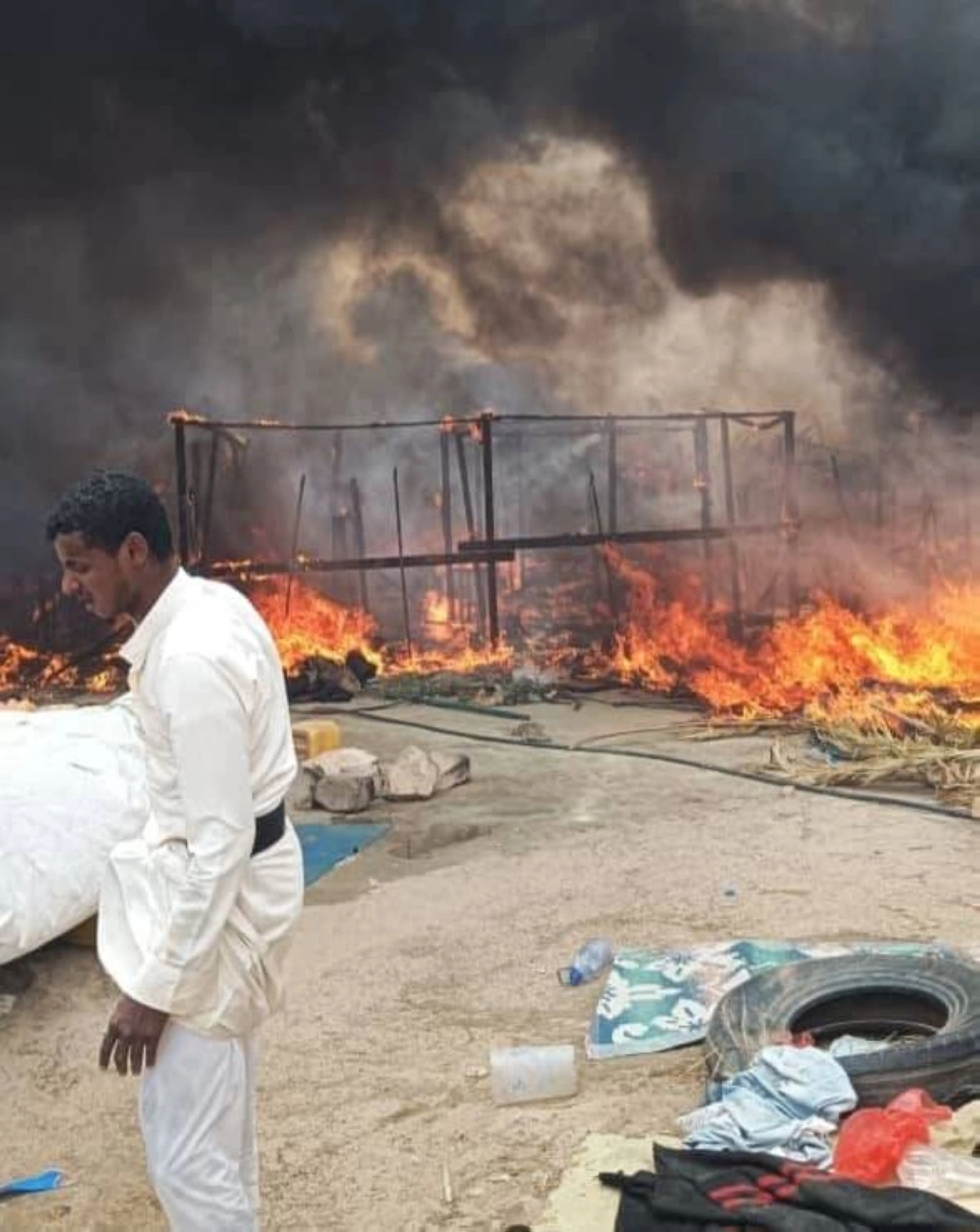 حريق بمخيم للنازحين بمأرب (مكة)