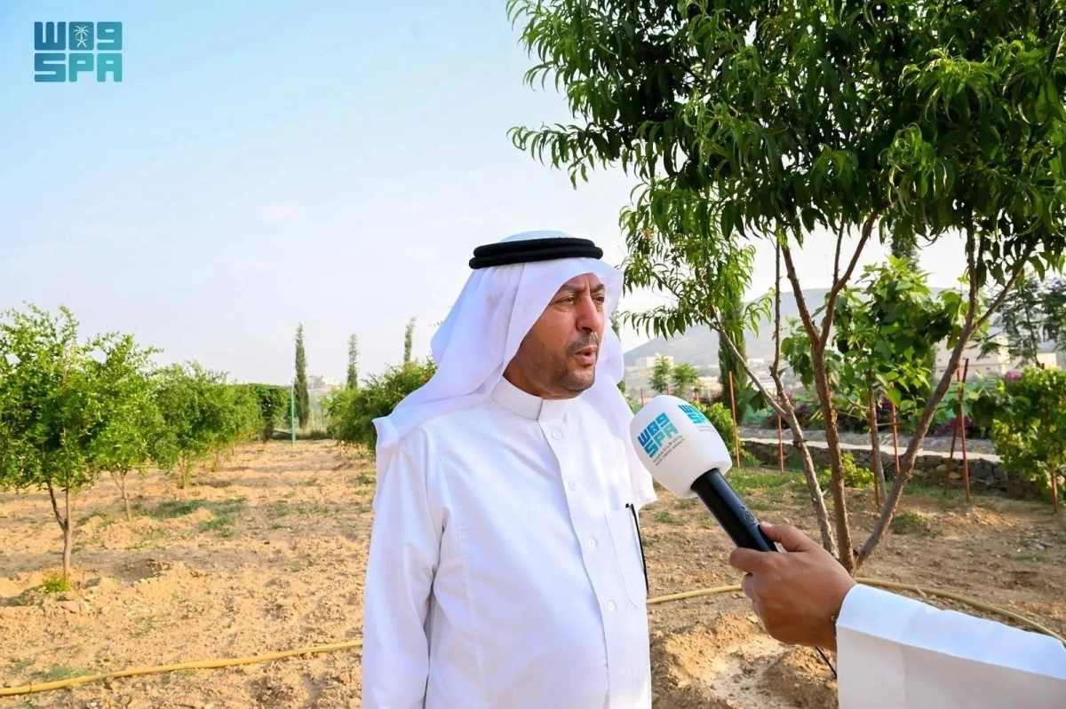 


فهد الزهراني خلال حديثه                                         (مكة) 