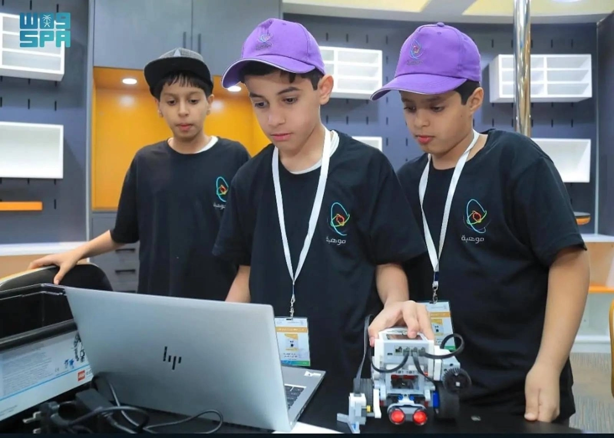 


طلاب خلال البرنامج الإثرائي                (مكة) 