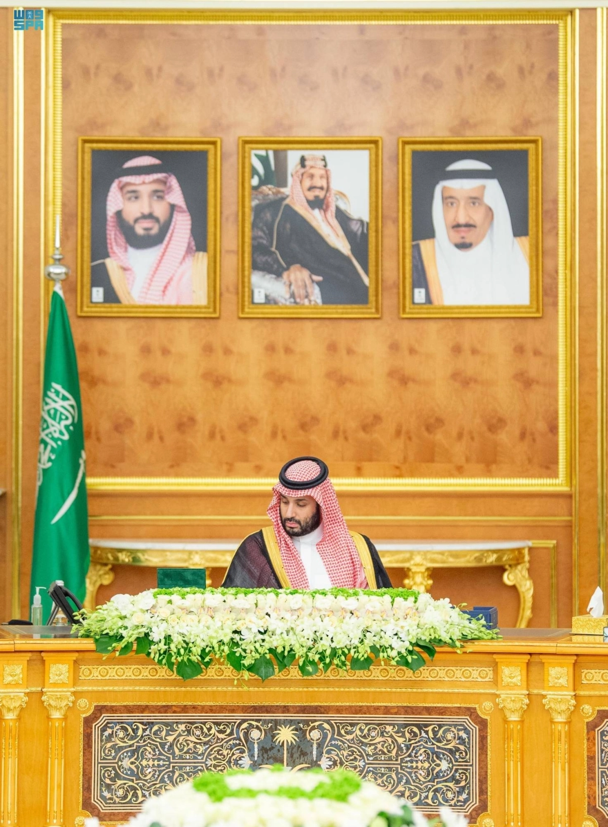 


ولي العهد مترئسا جلسة المجلس 