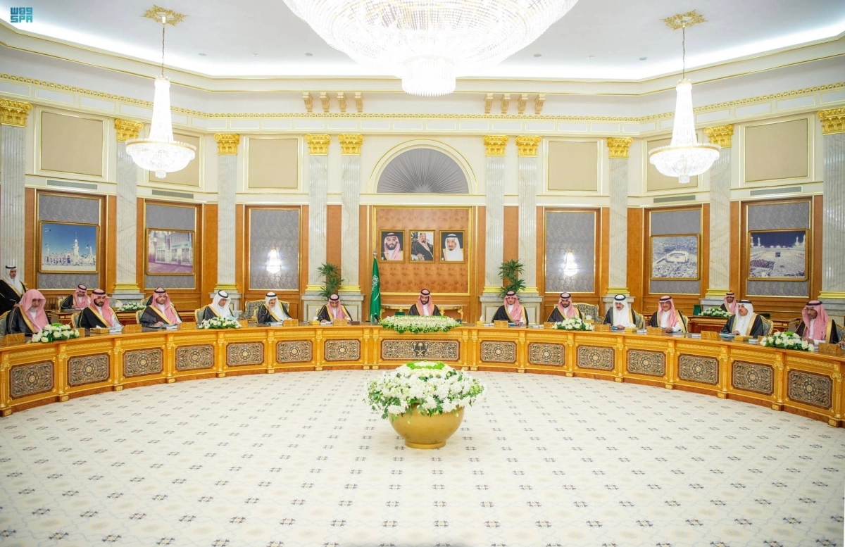 


الأمير محمد بن سلمان لدى ترؤسه جلسة مجلس الوزراء في جدة                                                                (مكة) 