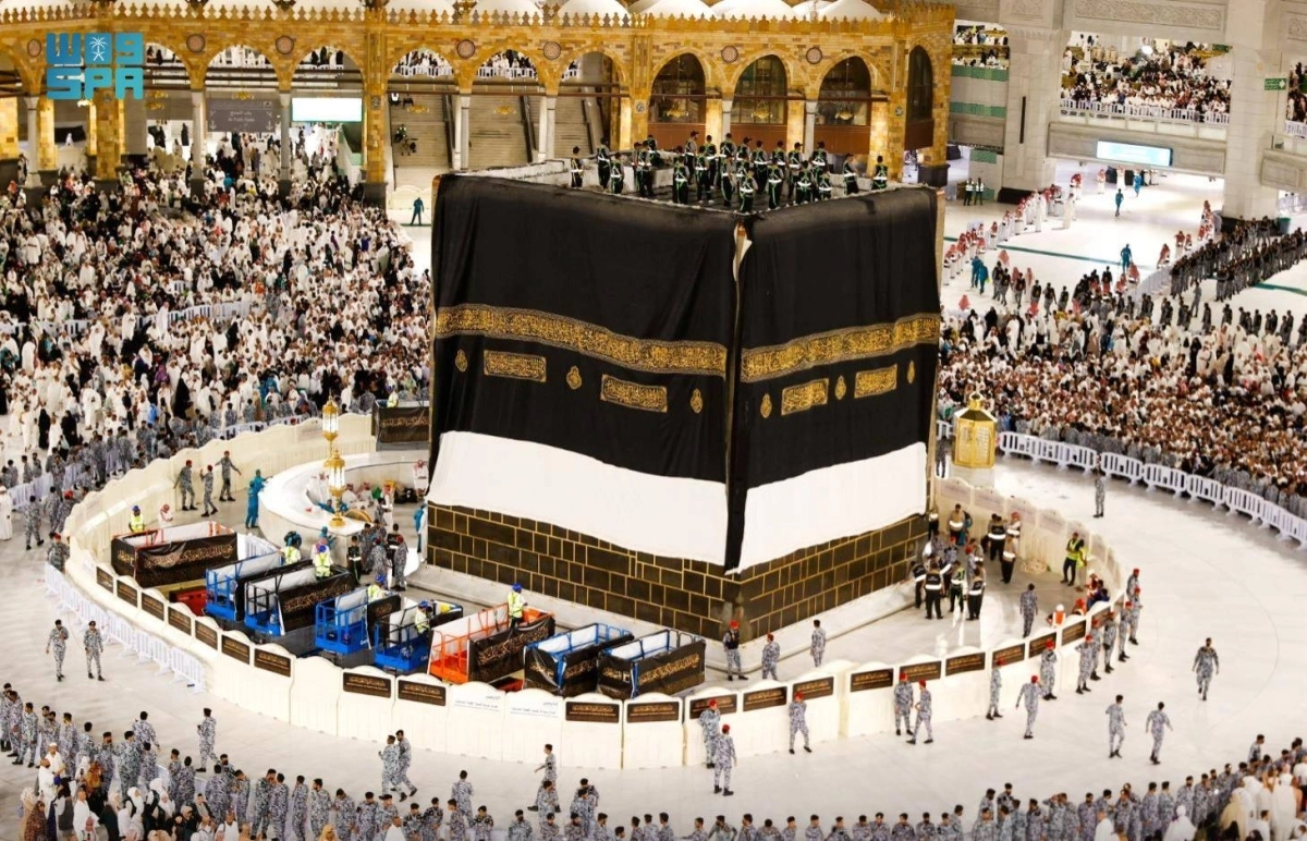 


من مراسم تغيير كسوة الكعبة المشرفة                                                          (مكة) 