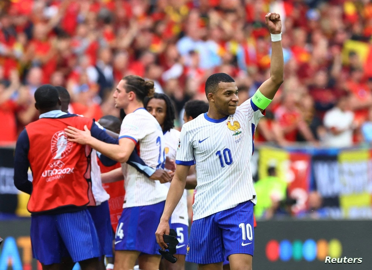 


مبابي بعد الفوز على البرتغال 