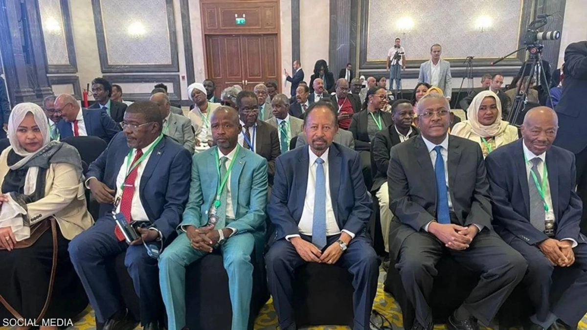 


المشاركون في مؤتمر السودان بالقاهرة                      (مكة) 