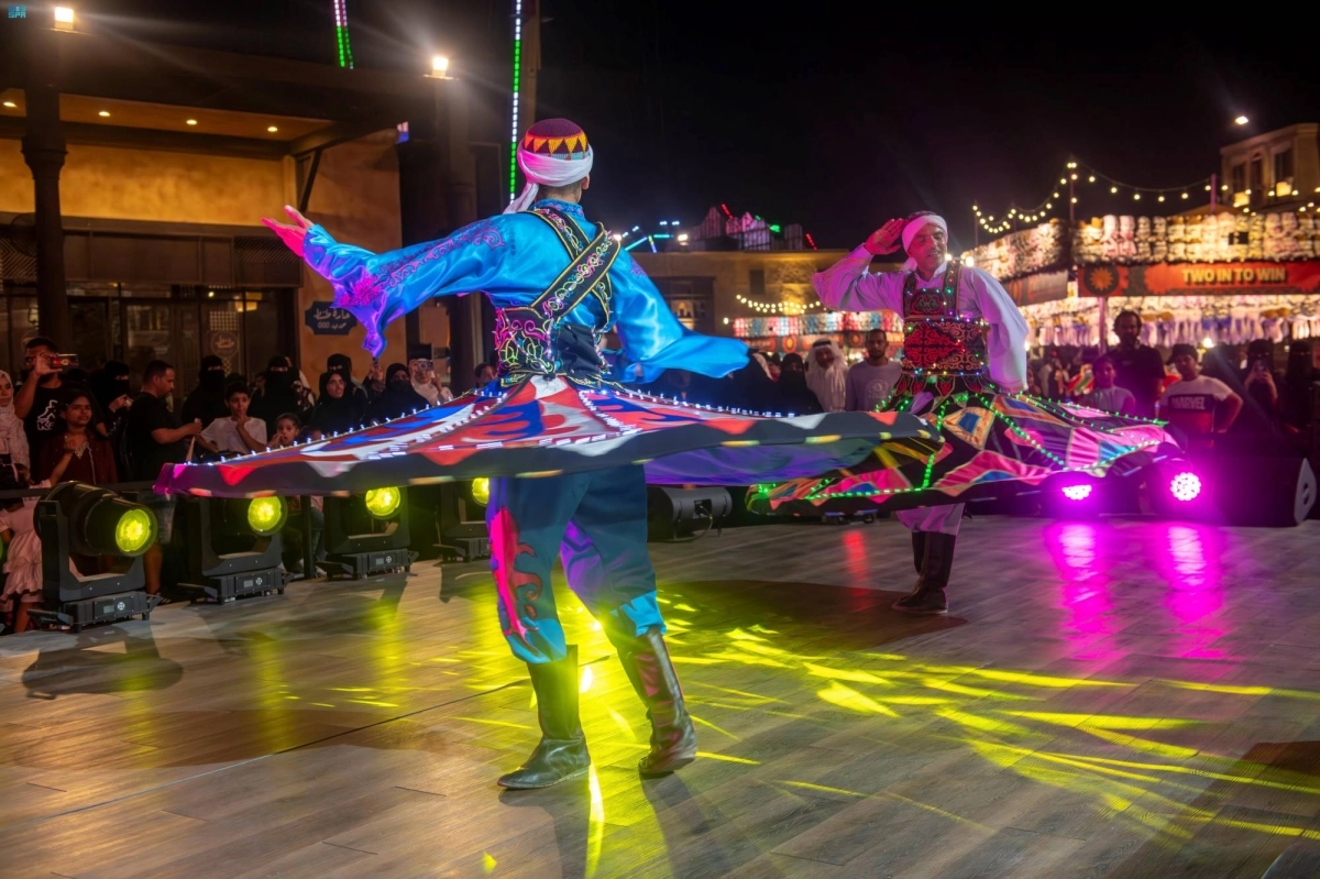 


أحد العروض بمنطقة ليالي القاهرة                   (مكة) 