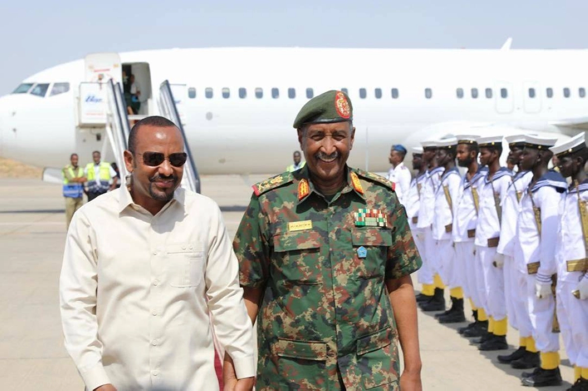 


البرهان مستقبلا آبي أحمد                              (مكة) 