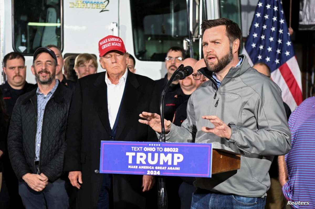 


ترمب يقدم نائبه فانس                                                                                   (مكة) 