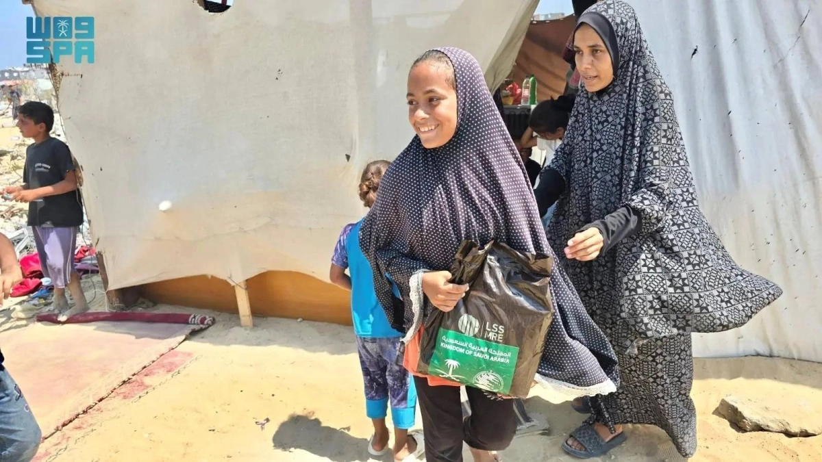 


ابتسامة على وجه فتاة غزاوية       (واس) 