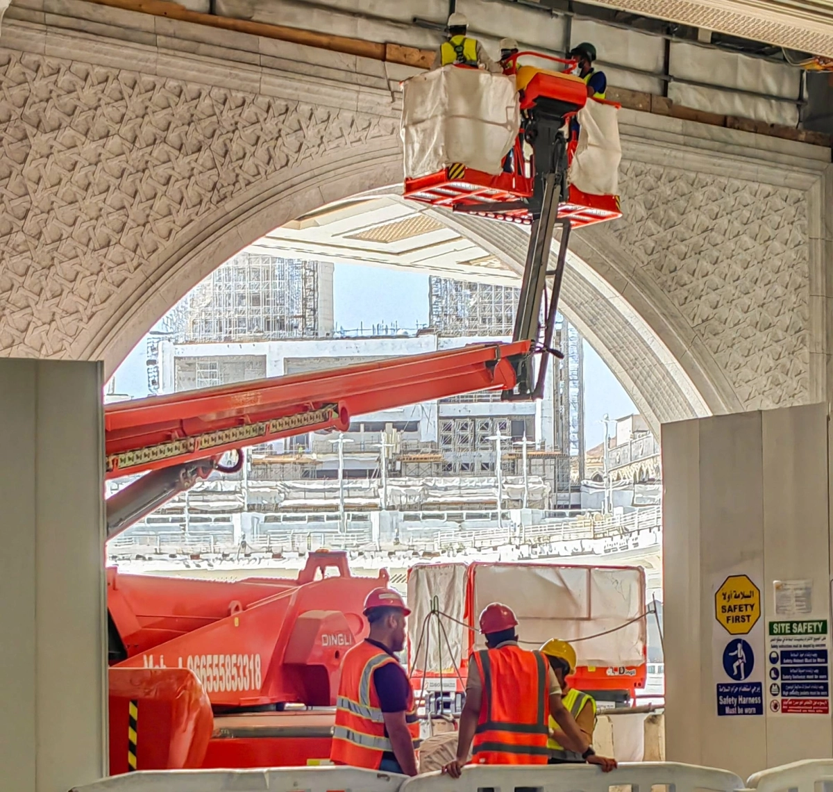 (أنس الحارثي)