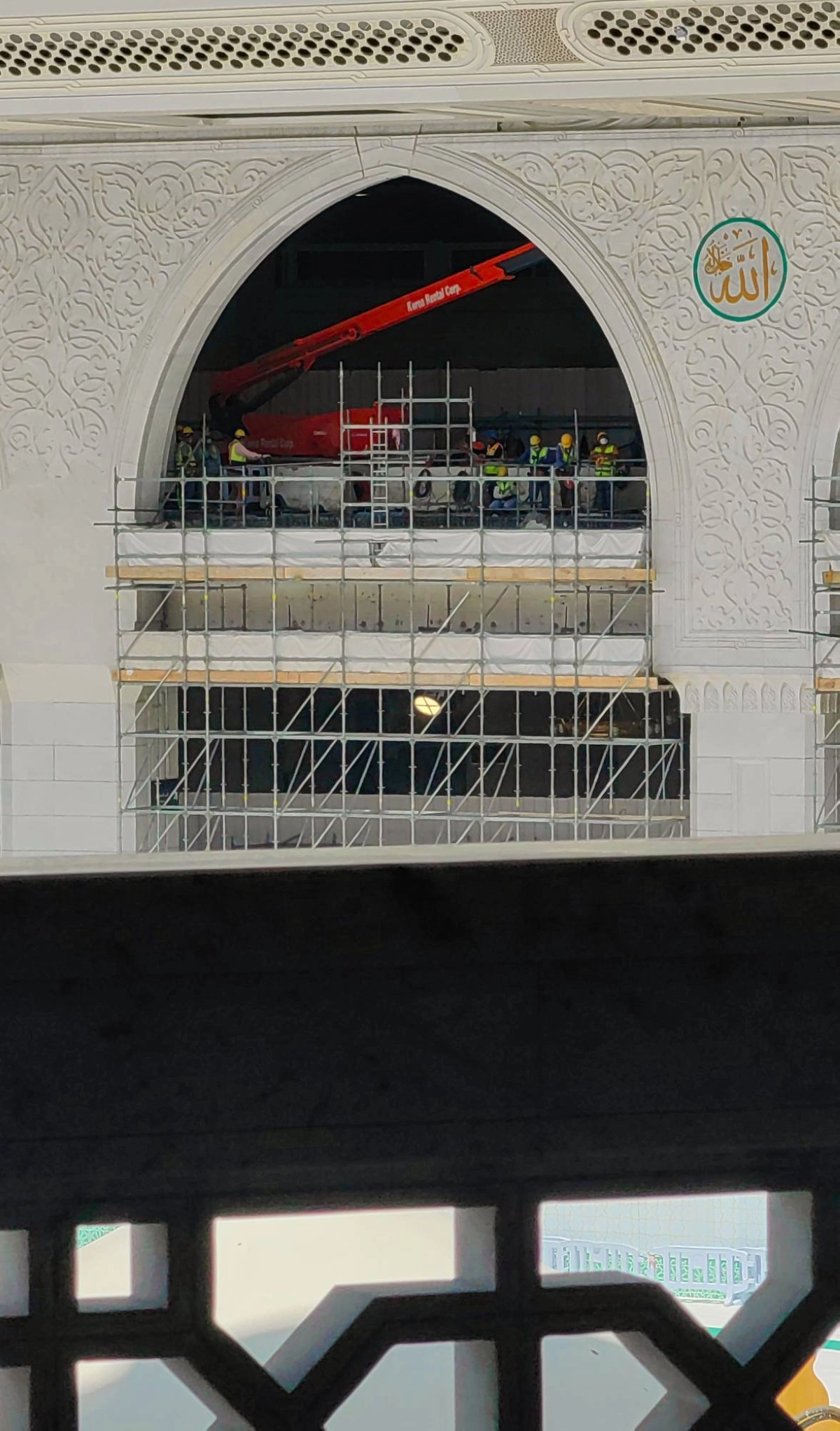 (أنس الحارثي)