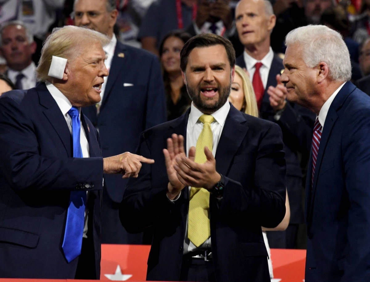 


ترمب وفانس خلال ظهورهما في حملة الحزب الجمهوري                               (د ب أ) 