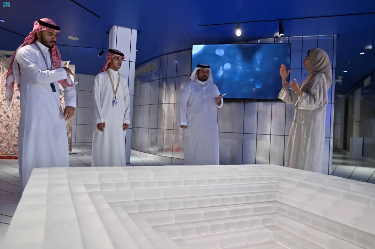 


 من معرض السفارة الافتراضية             (مكة) 