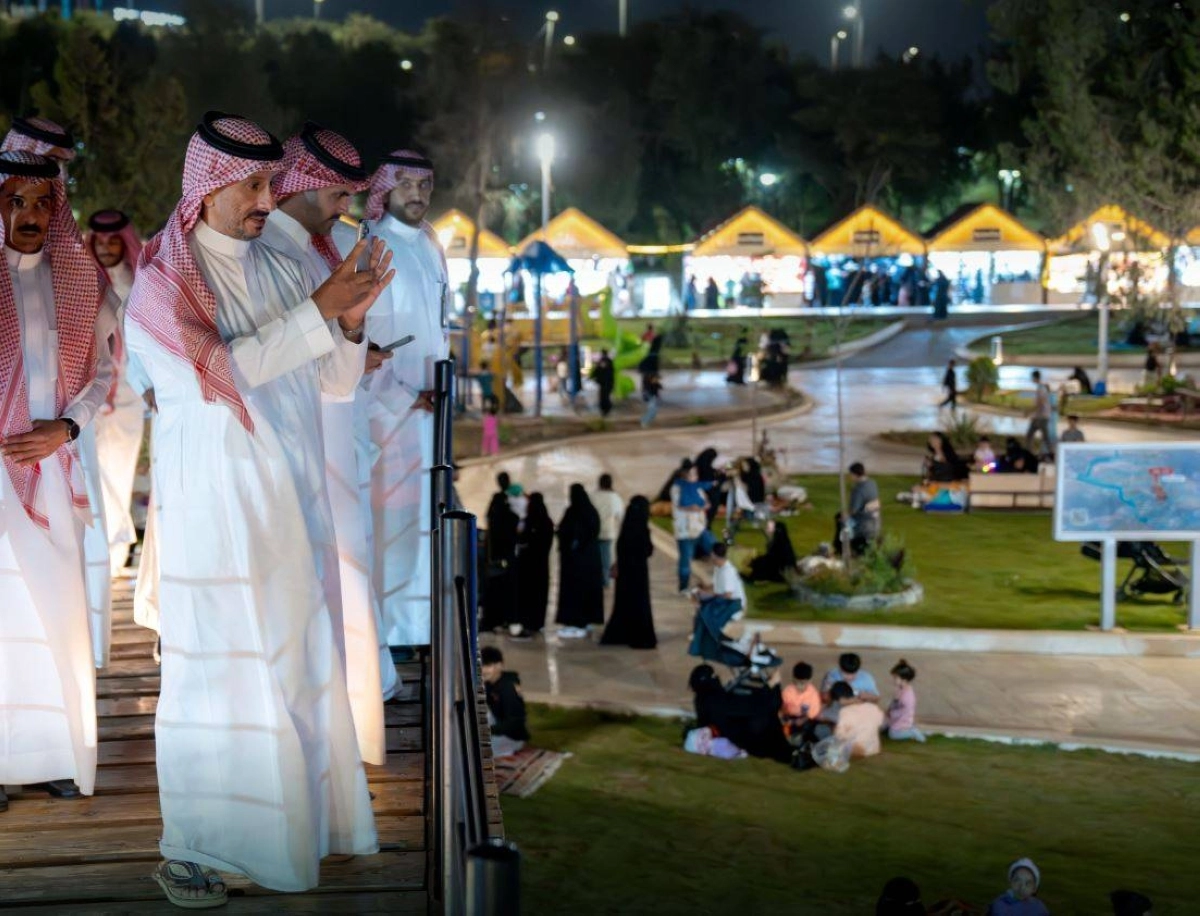 


.. وأثناء جولة في أحد المتنزهات 