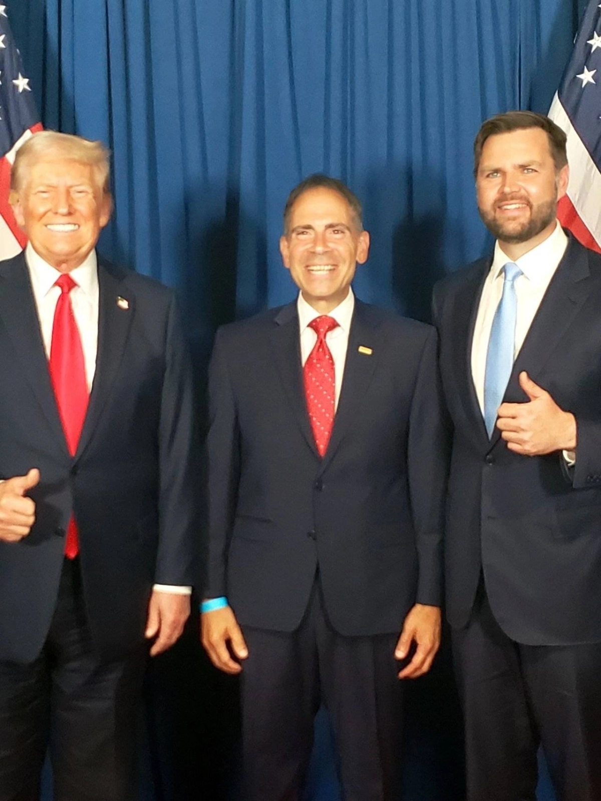 


جون عاقوري يتوسط ترمب وفانس 