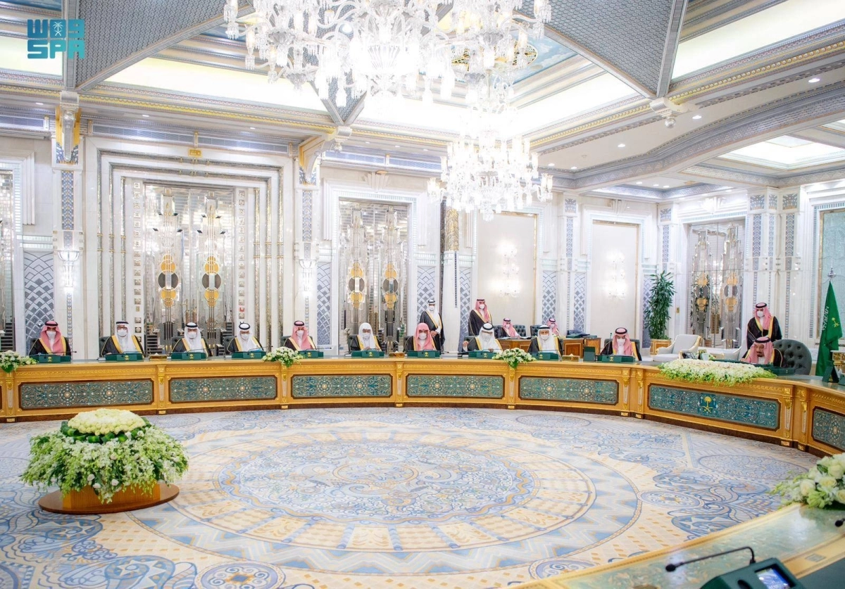 


خادم الحرمين لدى ترؤسه جلسة مجلس الوزراء بجدة أمس                                                                          (واس) 