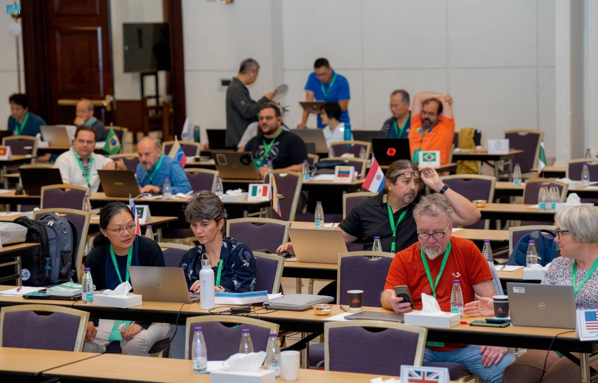 


متخصصون يتأهبون لترجمة أسئلة الأولمبياد                                                                (مكة) 